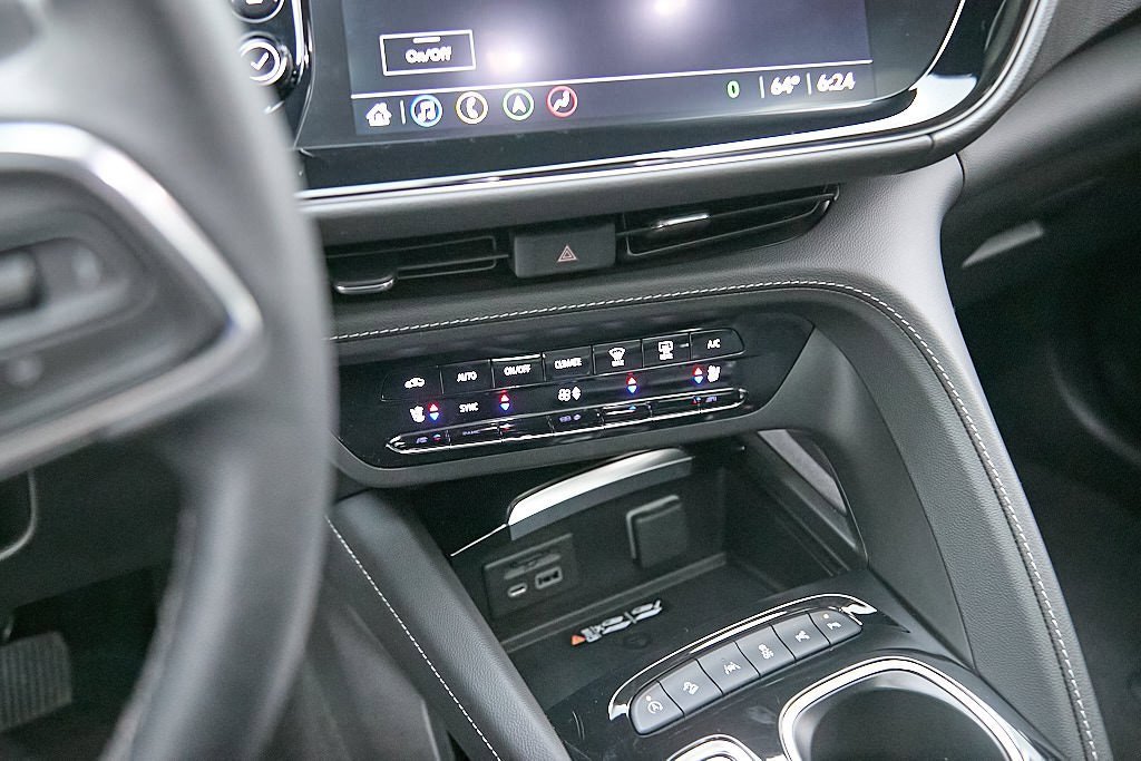 Used 2023 Buick Envision Avenir image 18