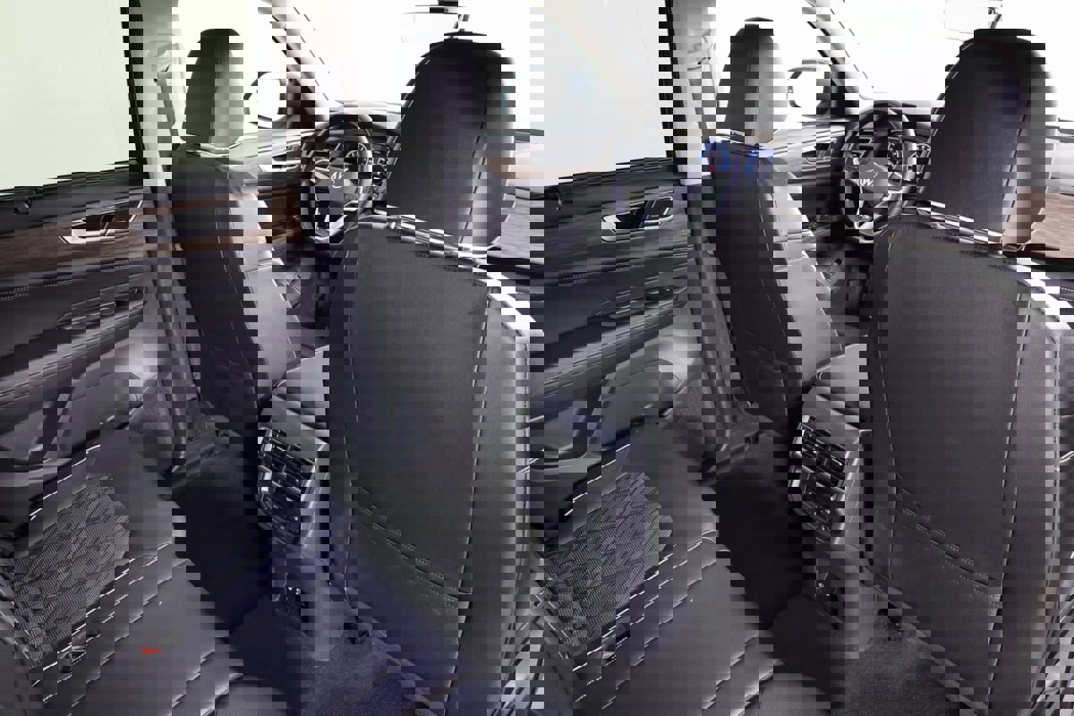 Used 2024 Volkswagen Atlas SEL Premium R-Line image 41