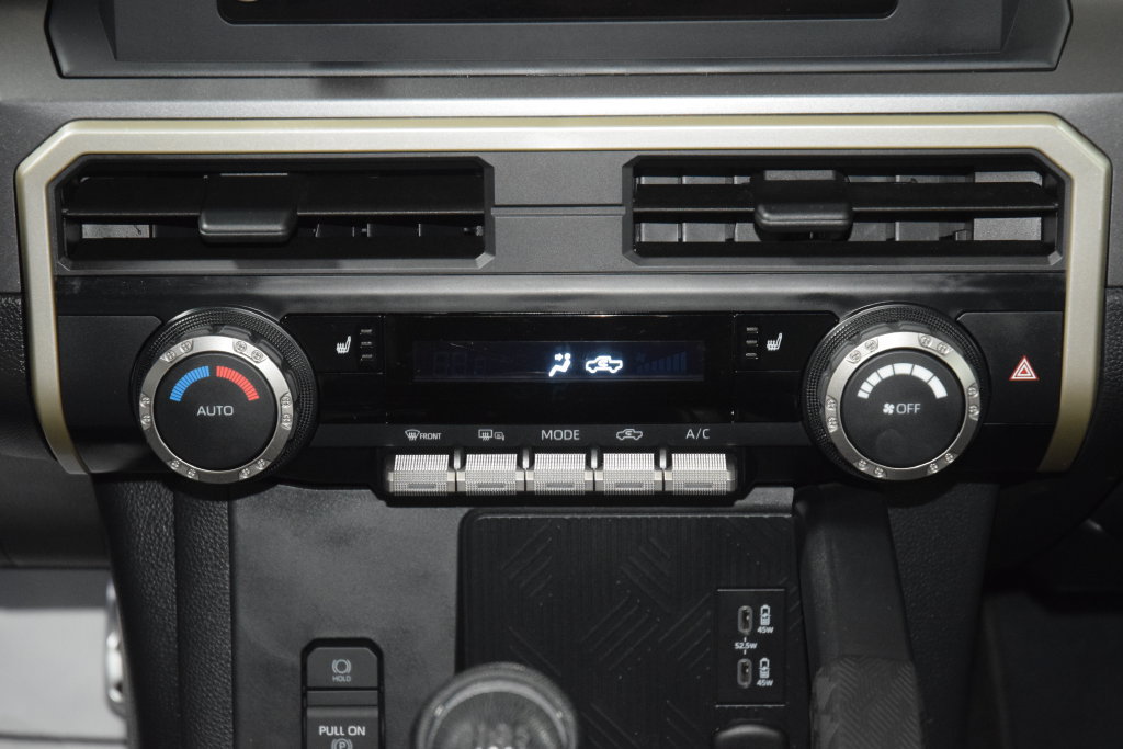Used 2025 Toyota Tacoma TRD Sport AWD/4WD image 32