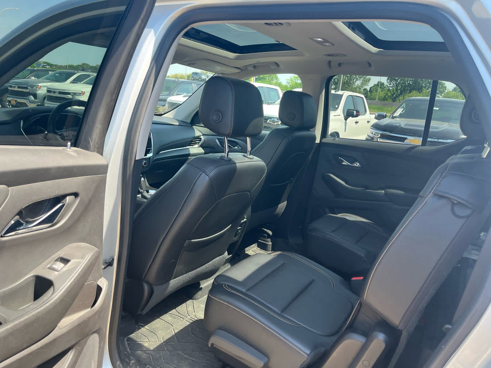 Used 2018 Chevrolet Traverse Premier w/ Redline Edition AWD/4WD image 9
