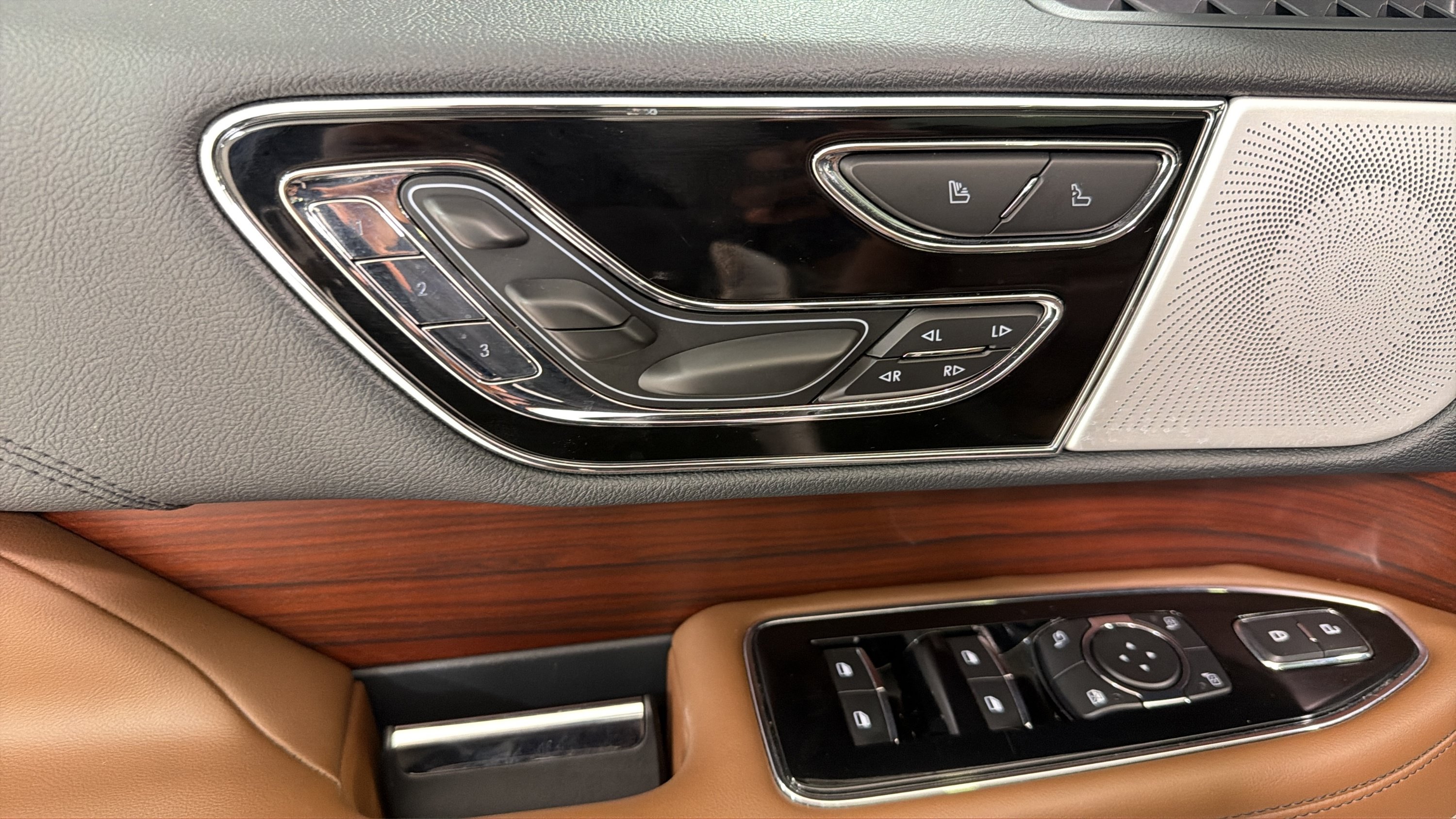 Used 2023 Lincoln Navigator Reserve AWD/4WD image 10