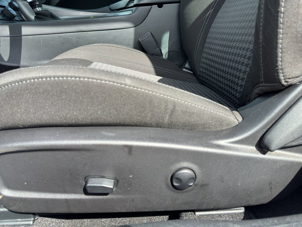 Used 2023 Dodge Challenger SXT w/ Blacktop Package image 11