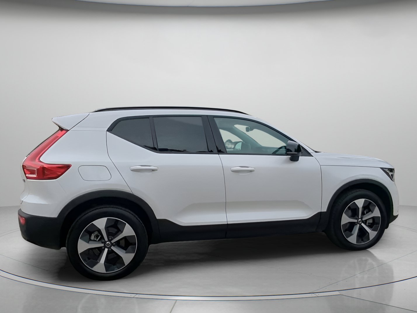 Used 2026 Volvo XC40 B5 Plus AWD/4WD image 31