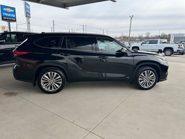 Used 2023 Toyota Highlander Platinum image 4
