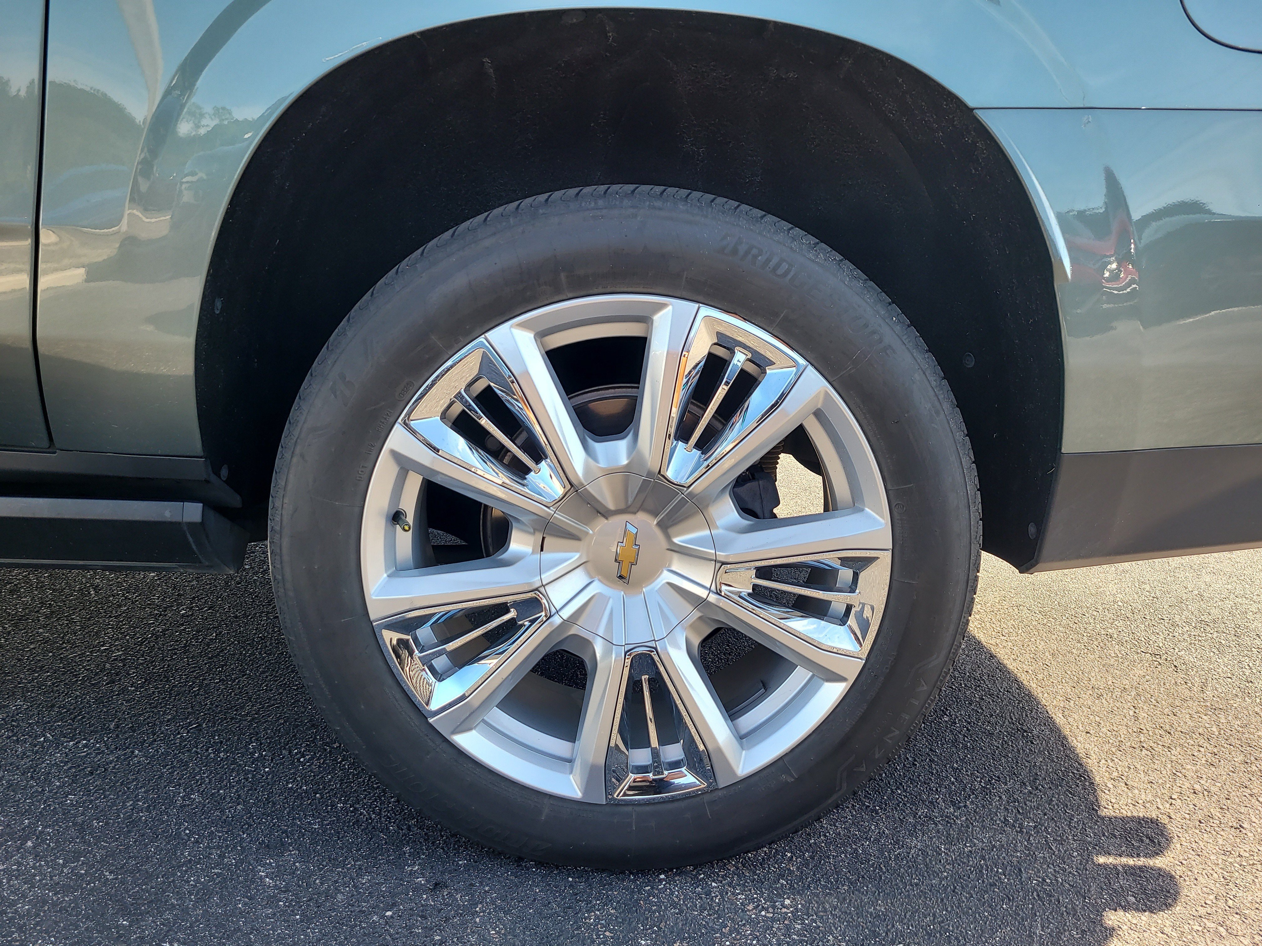 Used 2024 Chevrolet Suburban High Country AWD/4WD image 8