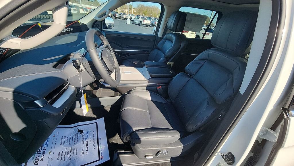 New 2025 Lincoln Navigator Reserve AWD/4WD image 15