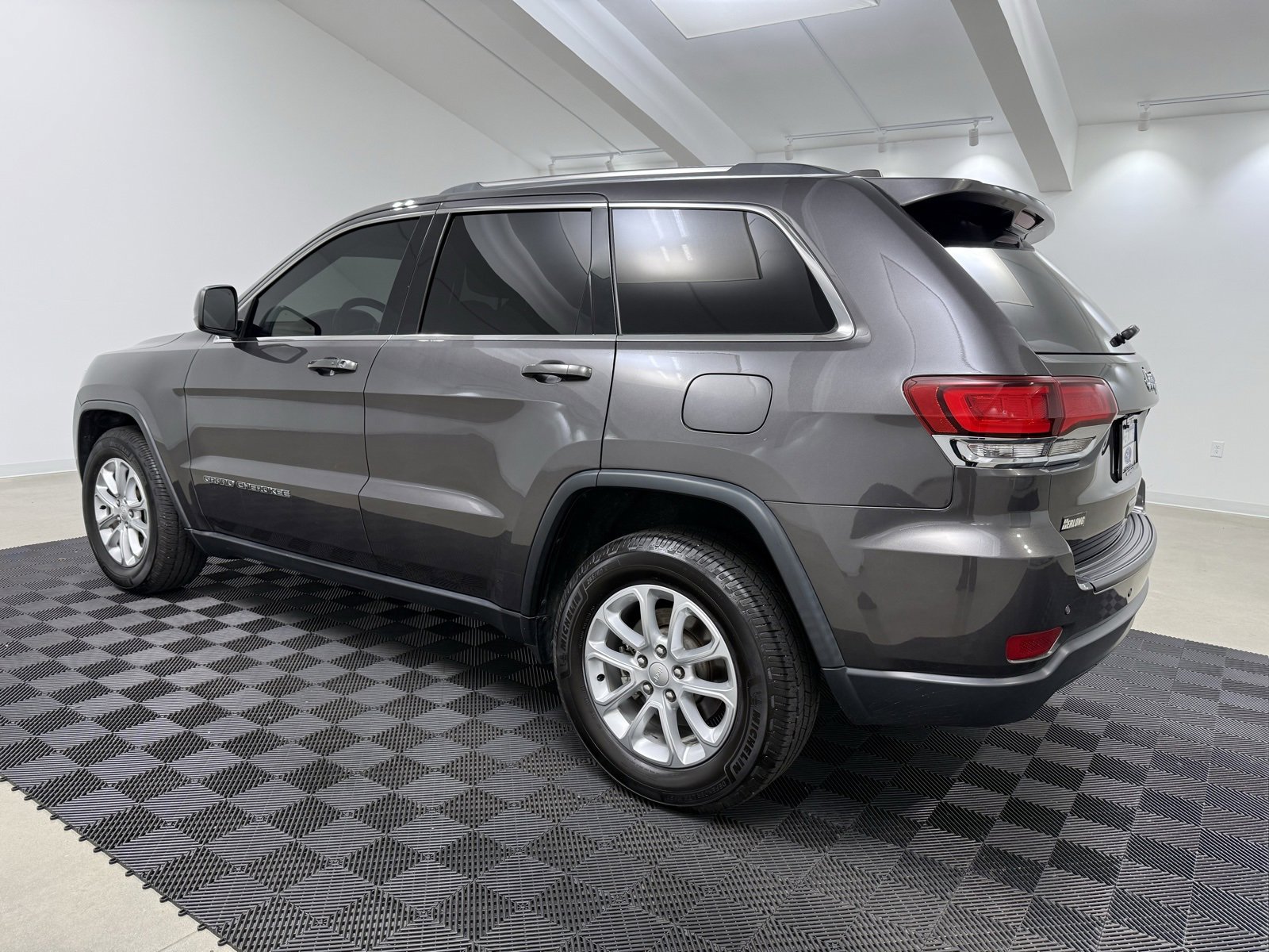 Used 2021 Jeep Grand Cherokee Laredo X image 5