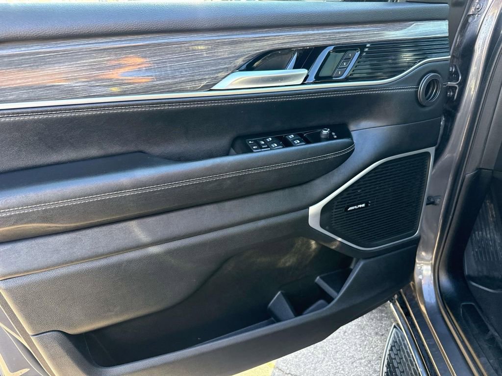 Used 2024 Jeep Wagoneer L Series II w/ Flexible Seating Group RWD image 20