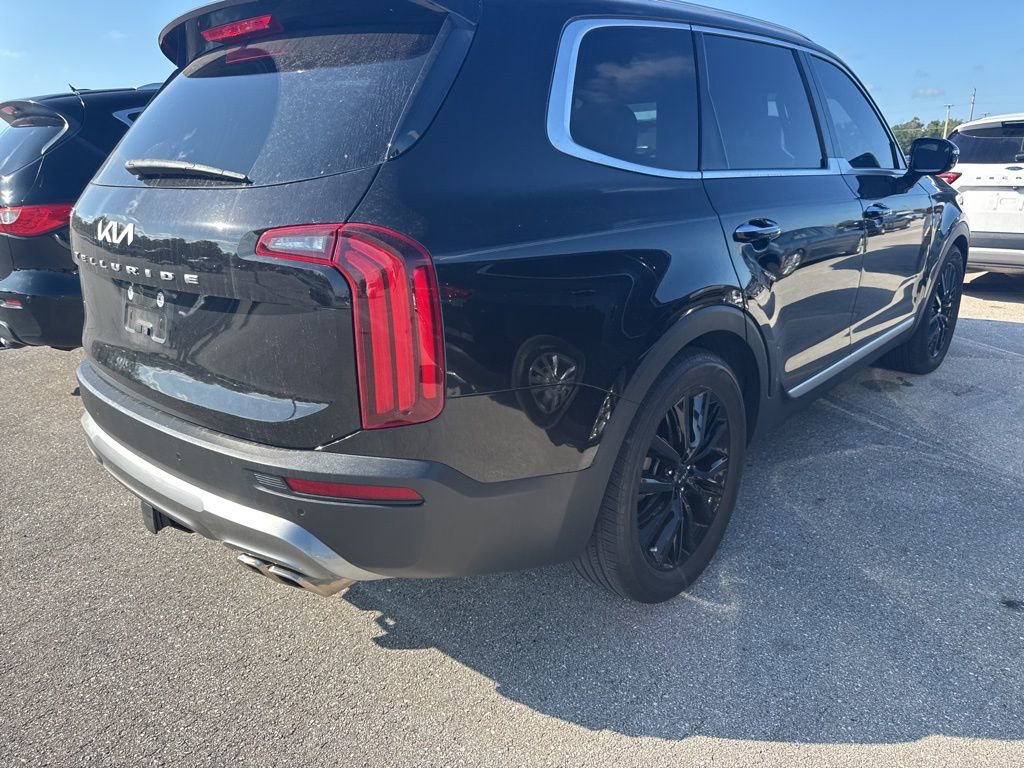 Certified 2022 Kia Telluride SX w/ Towing Package FWD image 3