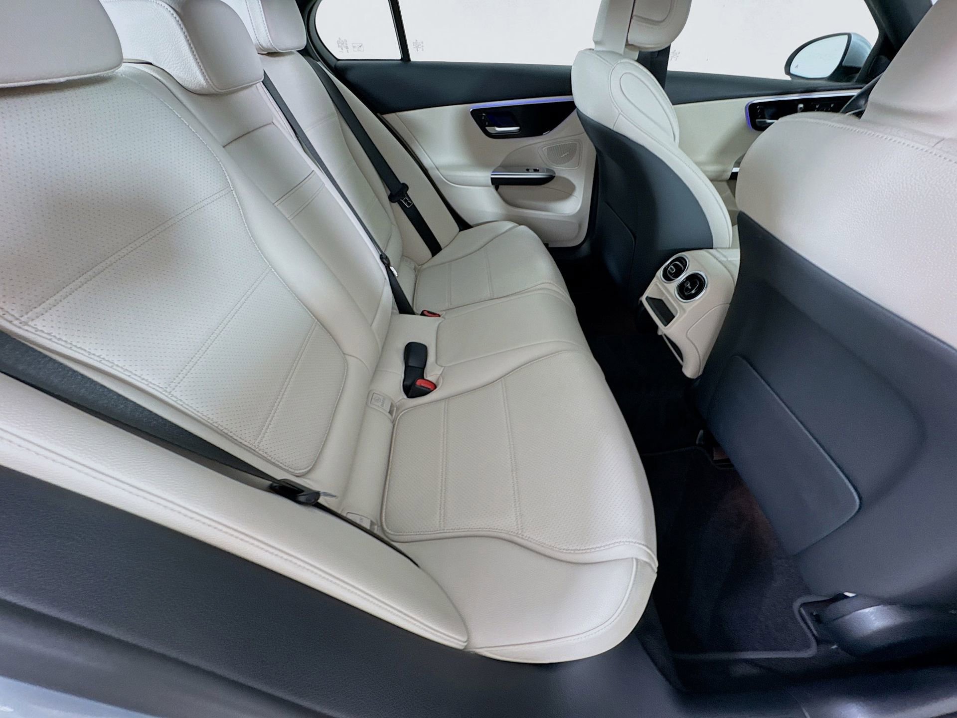 Used 2025 Mercedes-Benz C 300 Sedan image 28