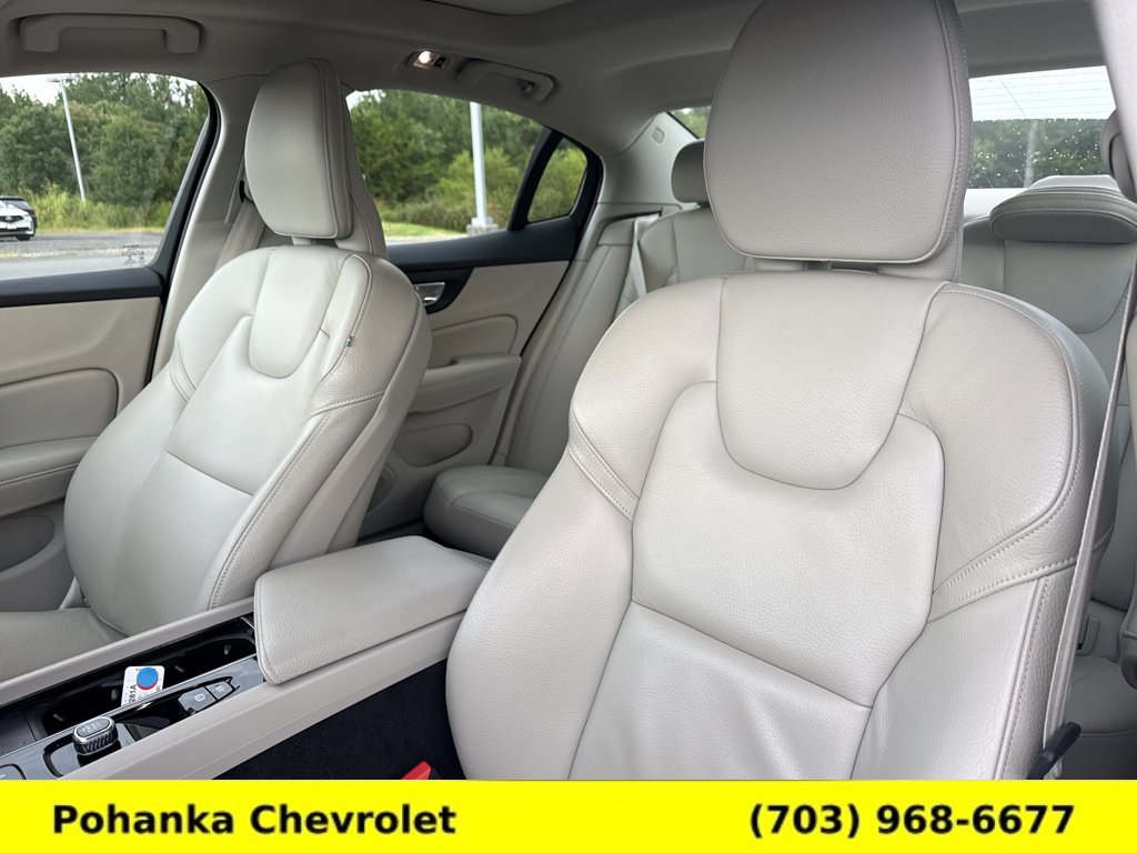 Used 2022 Volvo S60 B5 Momentum w/ Premium Package FWD image 22