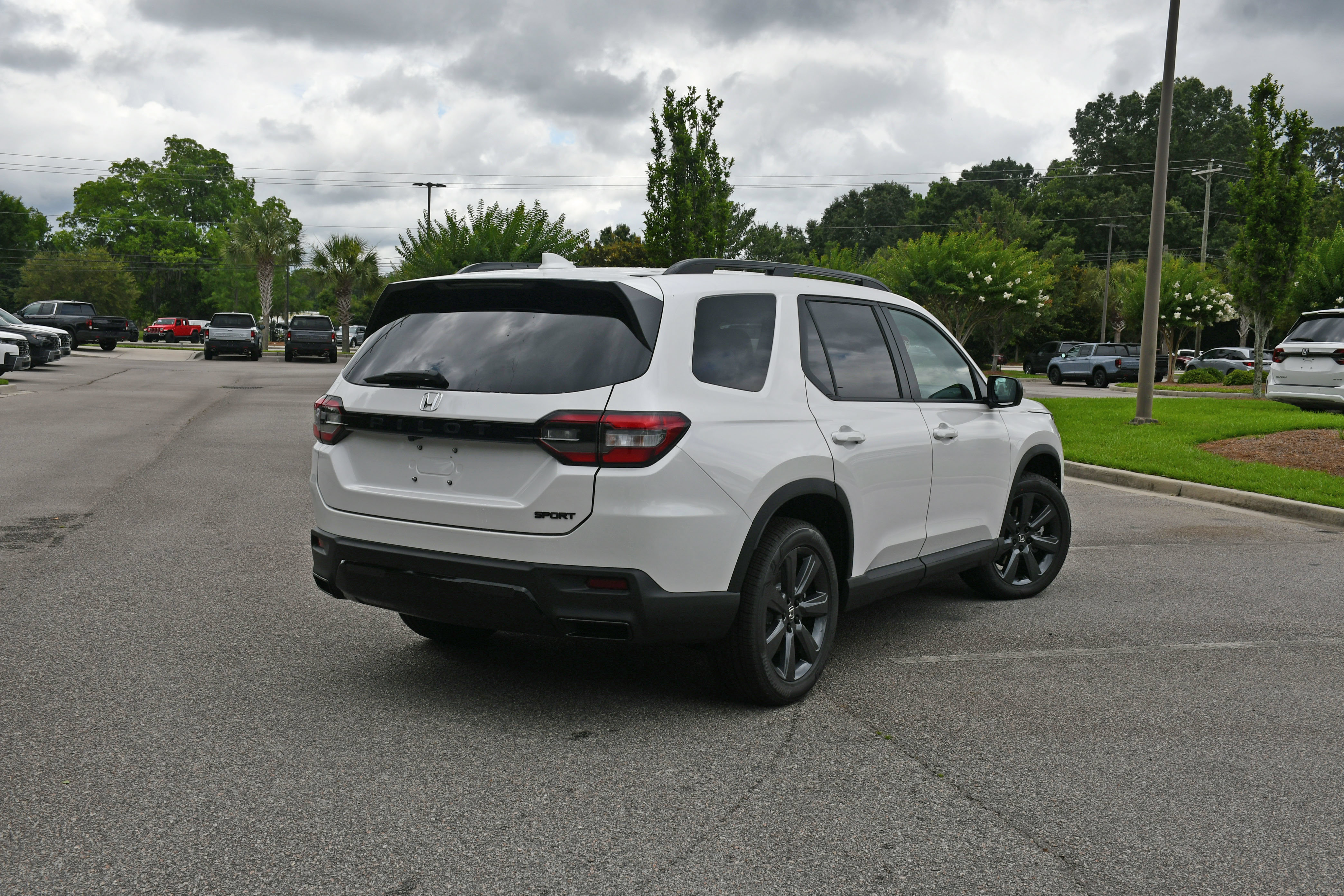New 2026 Honda Pilot Sport image 2