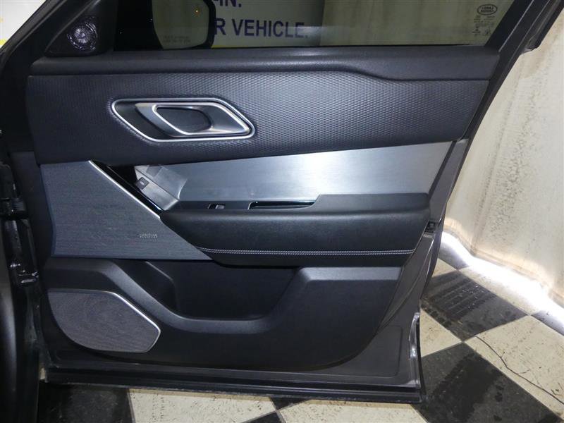 Used 2018 Land Rover Range Rover Velar R-Dynamic SE image 28