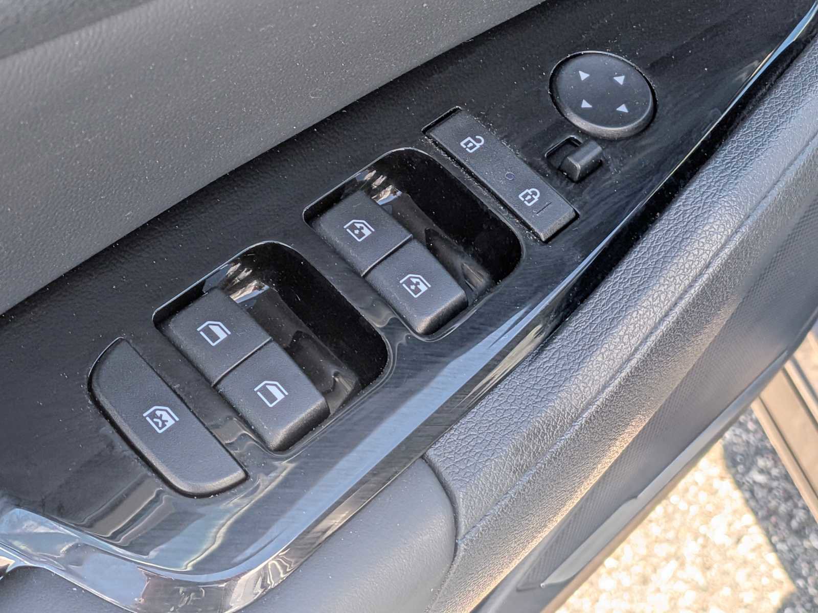 Used 2025 Kia Sportage EX image 17