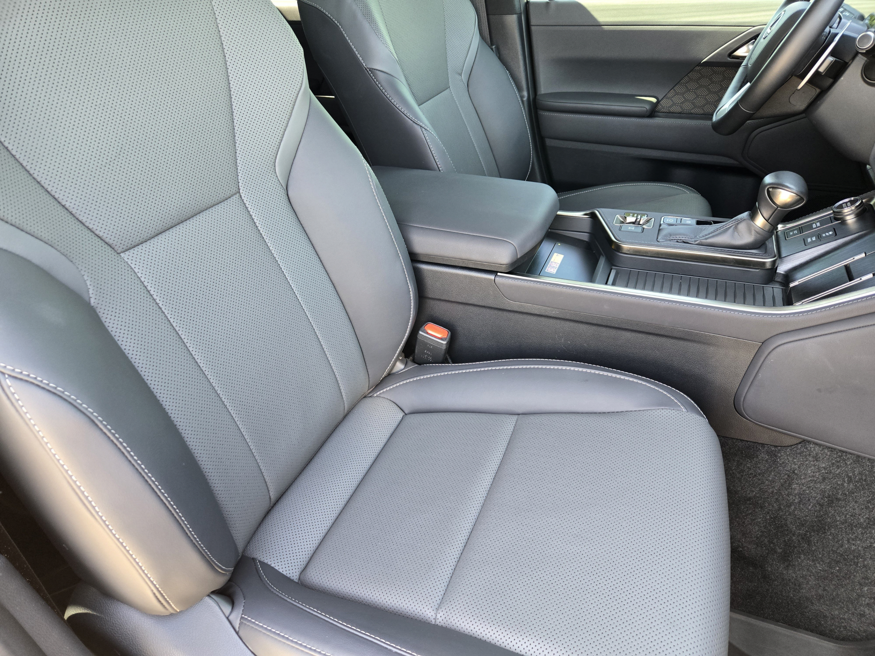 Used 2024 Lexus GX 550 w/ Accessory Package (Z1) AWD/4WD image 10