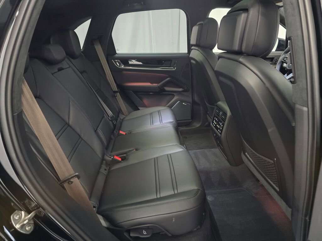 New 2026 Porsche Cayenne Turbo AWD/4WD image 26