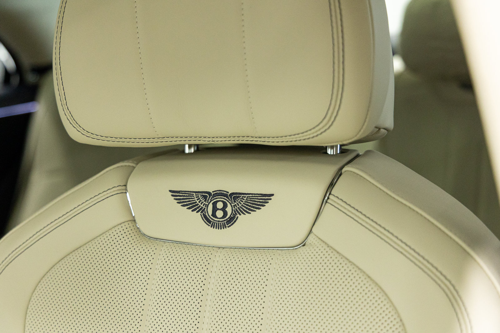 Certified 2026 Bentley Flying Spur V8 AWD/4WD image 28