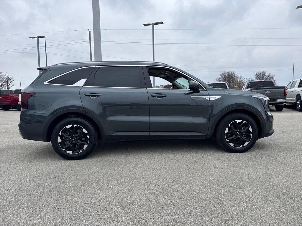 Used 2025 Kia Sorento S image 7