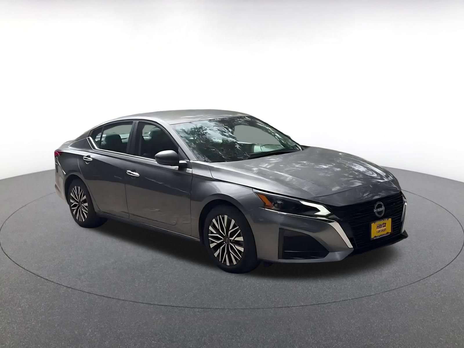 Used 2025 Nissan Altima 2.5 SV FWD image 3