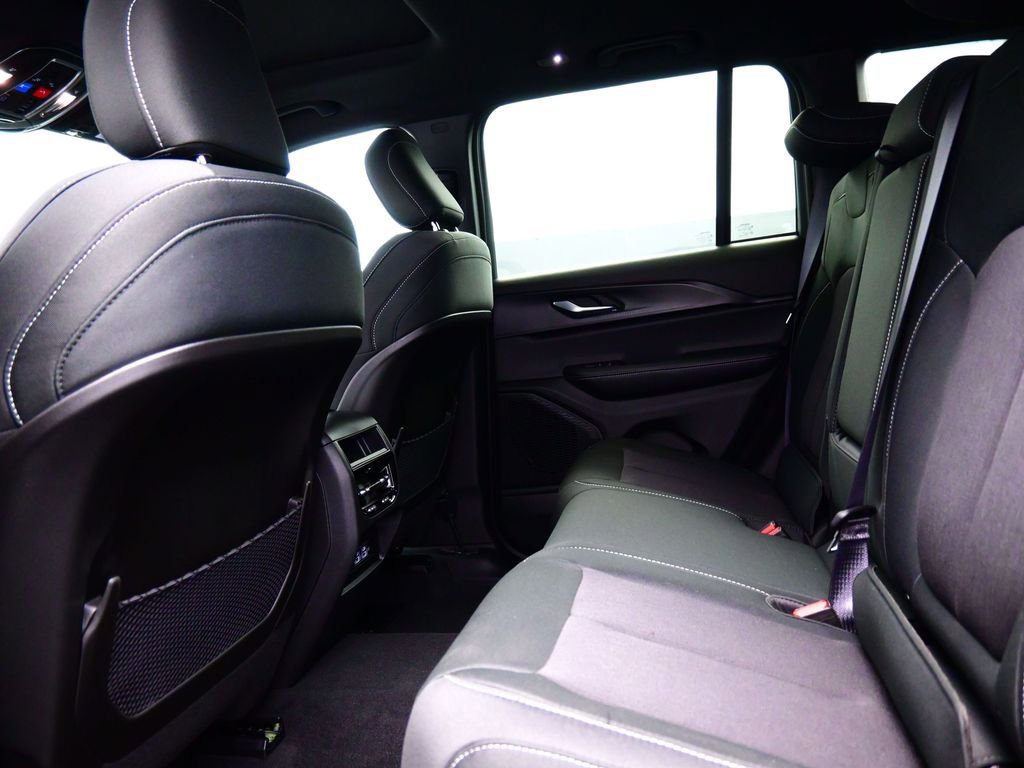 New 2025 Jeep Grand Cherokee Laredo X image 14