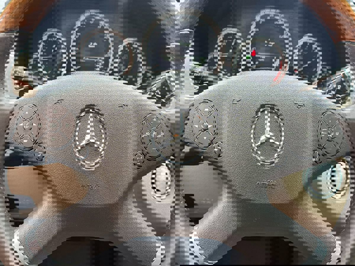 Used 2011 Mercedes-Benz E 550 Sedan image 38