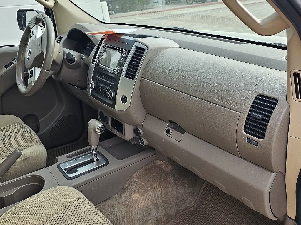 Used 2016 Nissan Frontier SV image 6