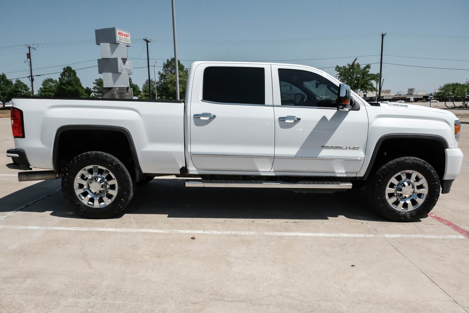 Used 2017 GMC Sierra 2500 Denali w/ Duramax Plus Package AWD/4WD image 8