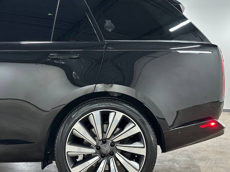 Used 2023 Land Rover Range Rover SV AWD/4WD image 10