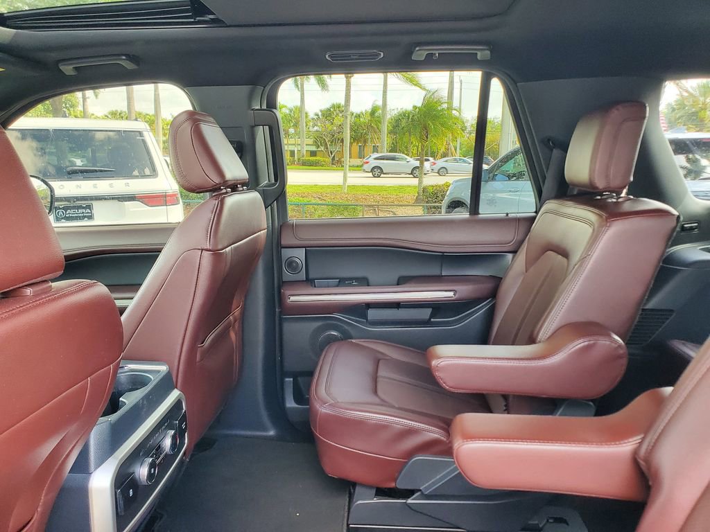 Used 2023 Ford Expedition Limited image 12