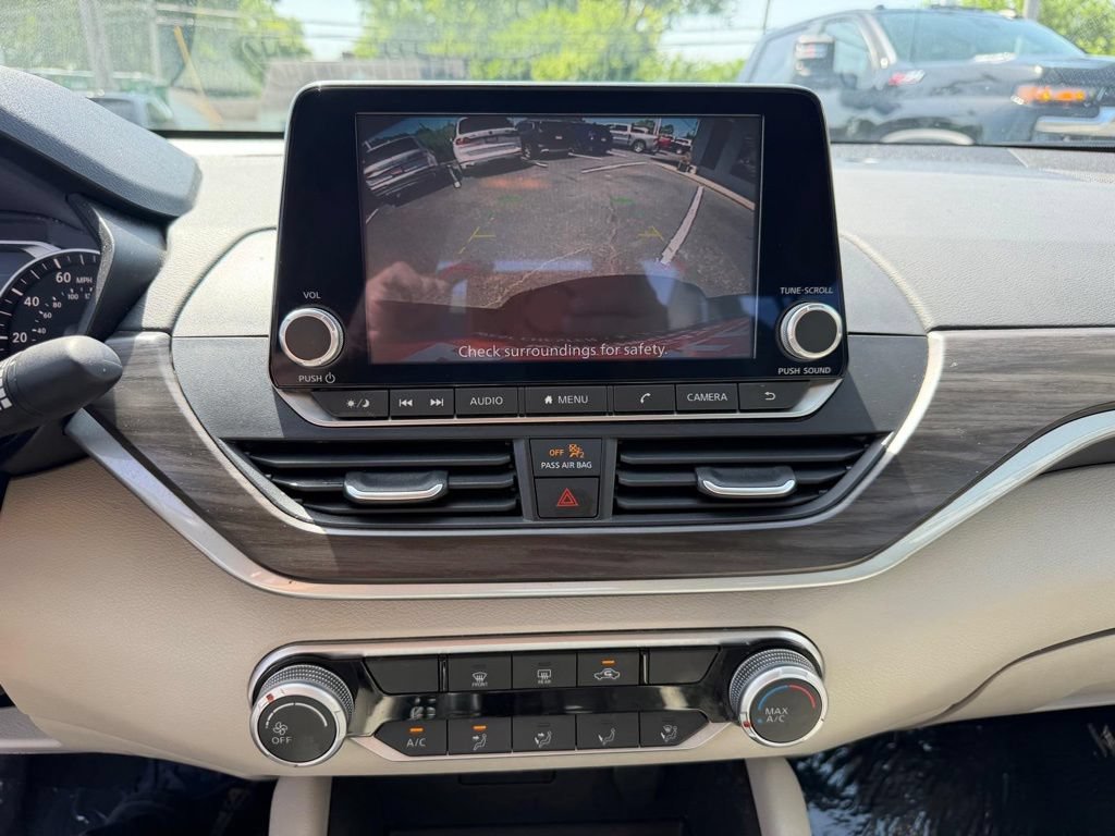 Used 2025 Nissan Altima 2.5 SV FWD image 33