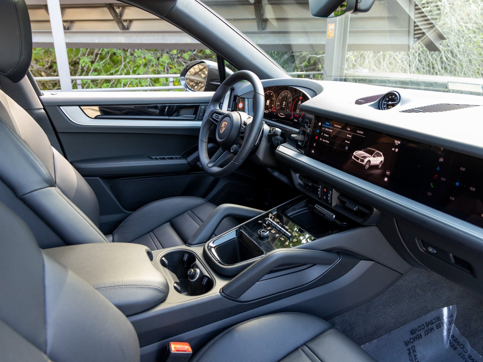 Certified 2025 Porsche Cayenne Coupe image 54