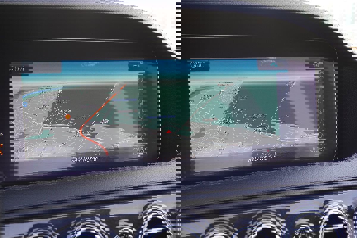 Used 2019 Mercedes-Benz S 450 Sedan w/ Premium Package image 33