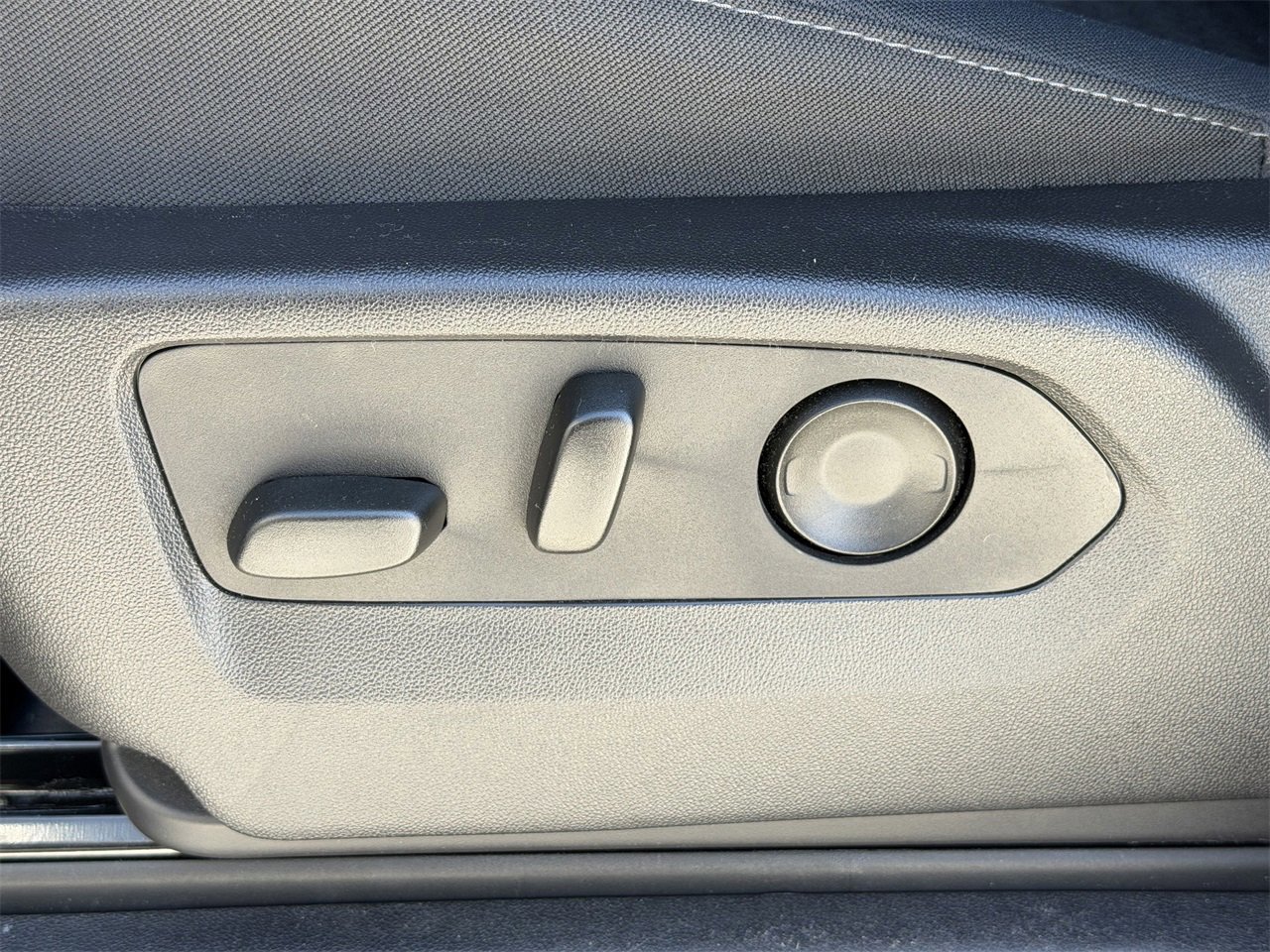 Certified 2024 Chevrolet Silverado 1500 Custom Trail Boss w/ LPO, Dark Essentials Package image 26