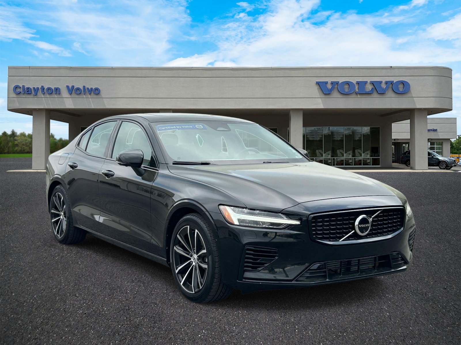 Certified 2025 Volvo S60 T8 Plus AWD/4WD image 1