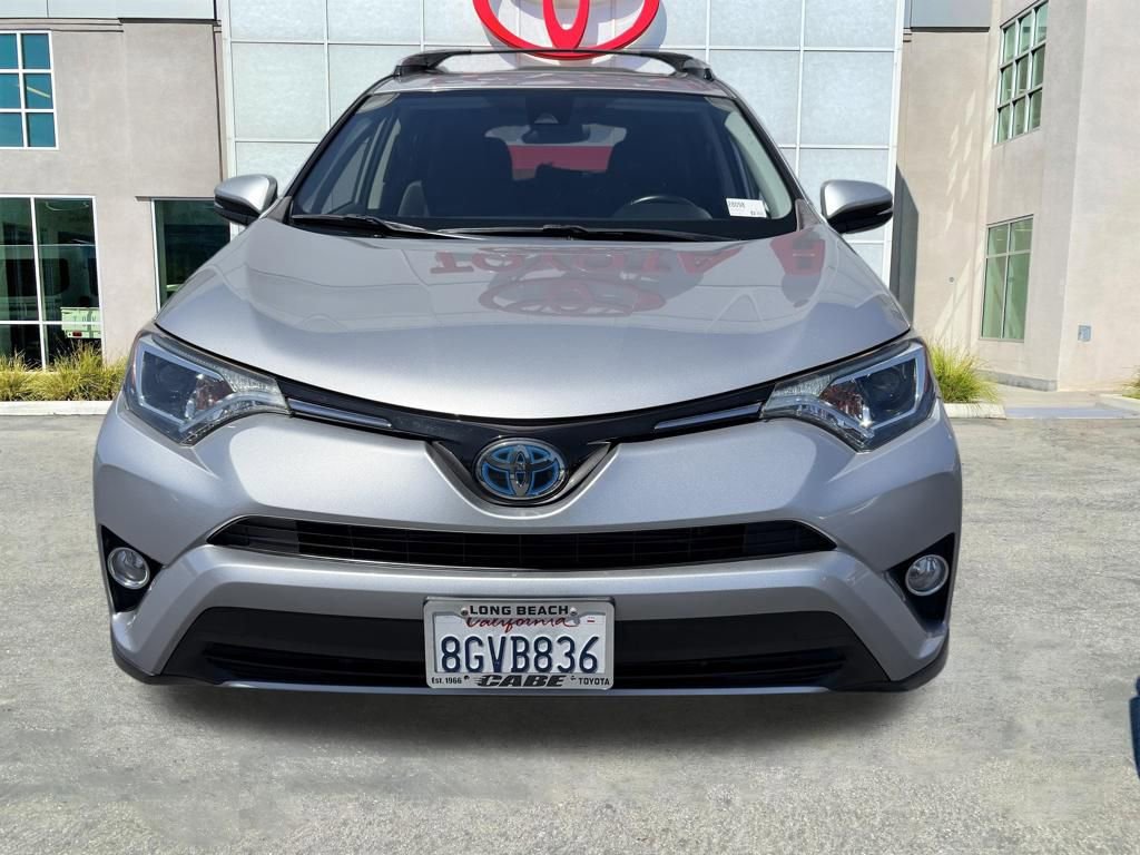 Used 2018 Toyota RAV4 XLE AWD/4WD image 3