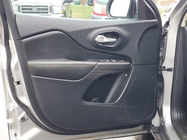 Used 2016 Jeep Cherokee Limited image 10