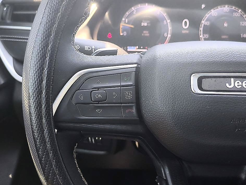 Used 2023 Jeep Grand Cherokee L Altitude AWD/4WD image 15