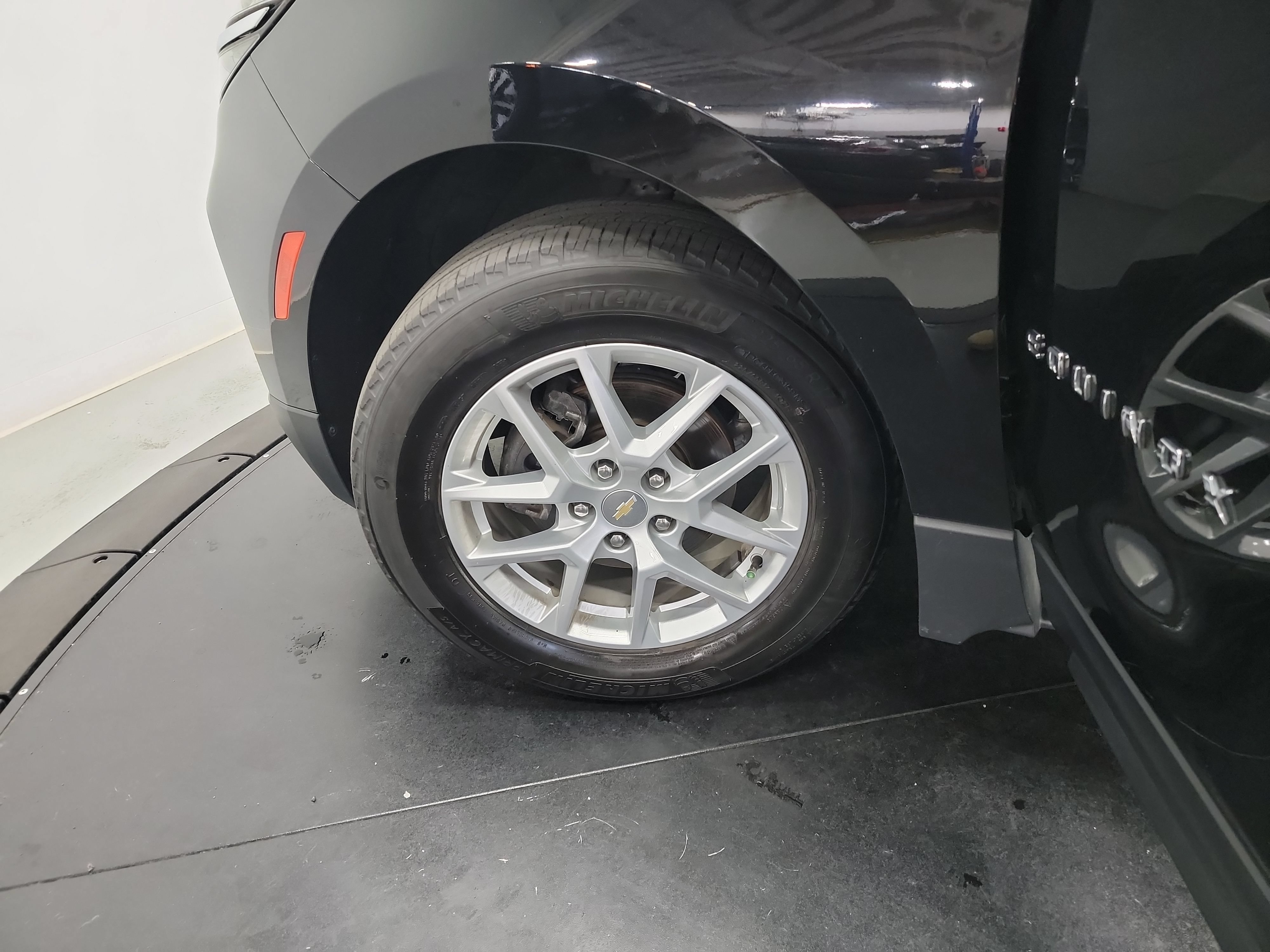 Used 2024 Chevrolet Equinox LS FWD image 29