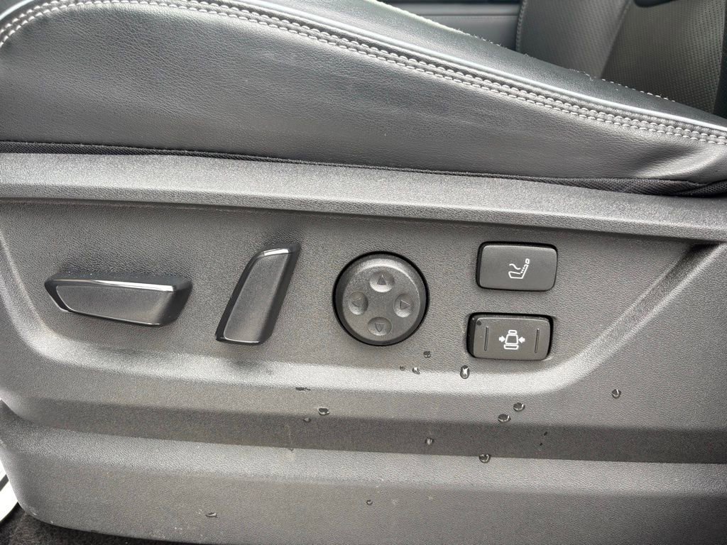 Used 2025 INFINITI QX80 Sensory image 21