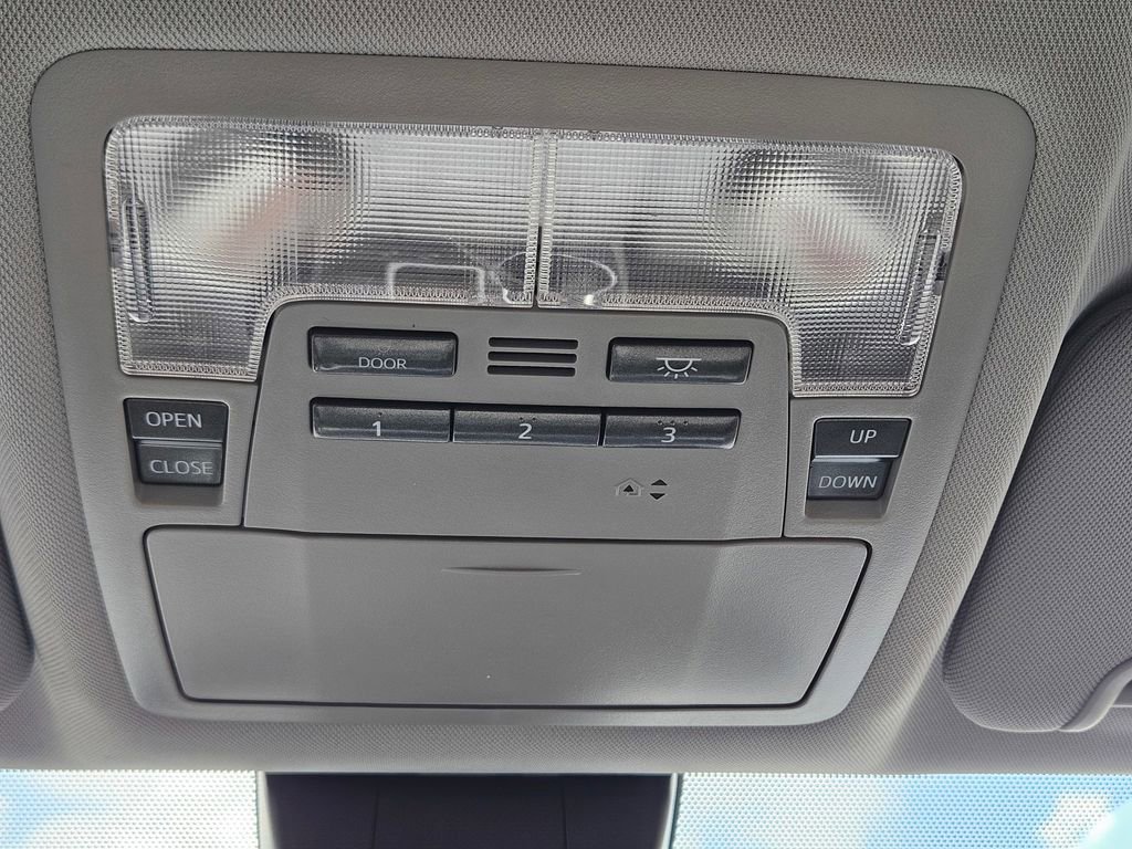 Used 2019 Toyota Highlander XLE FWD image 26