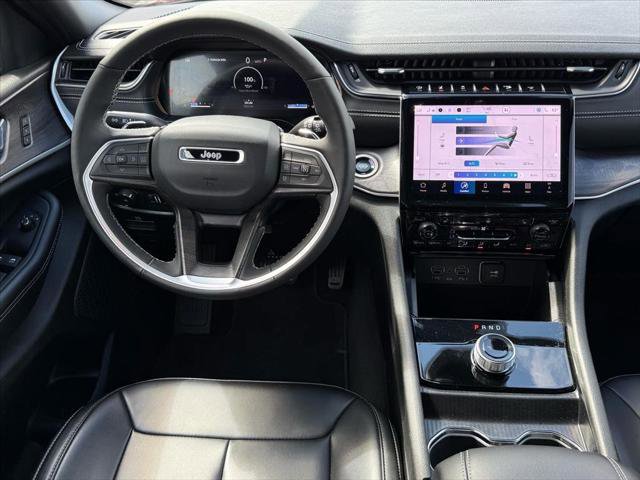 Certified 2025 Jeep Grand Cherokee L Limited w/ Black Appearance Package image 11