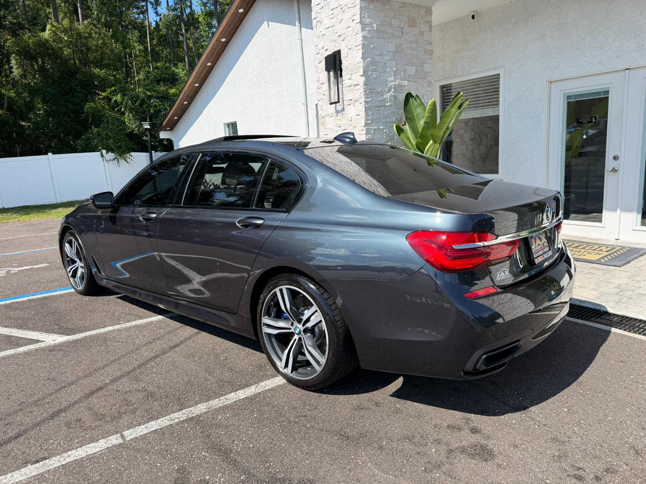 Used 2017 BMW 740i RWD image 10