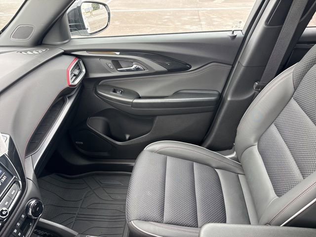 Used 2023 Chevrolet TrailBlazer RS w/ Sun and Liftgate Package image 44