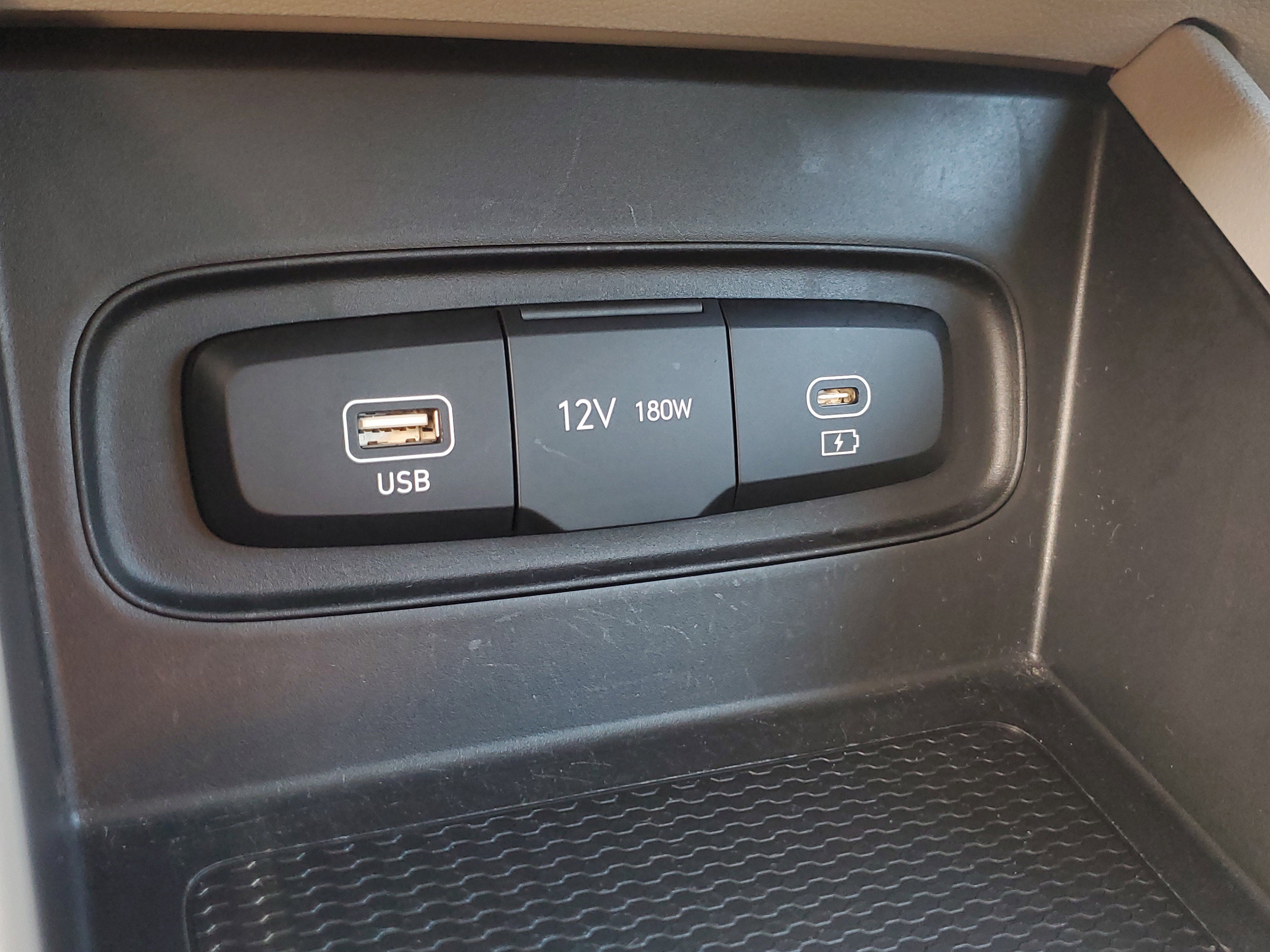 Used 2025 Hyundai Venue SEL FWD image 30