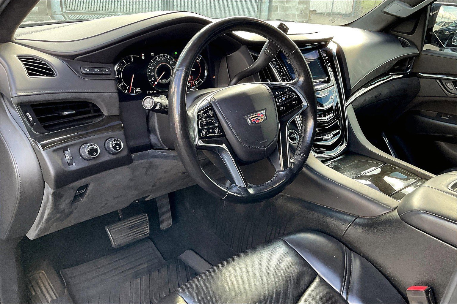 Used 2017 Cadillac Escalade Platinum image 13