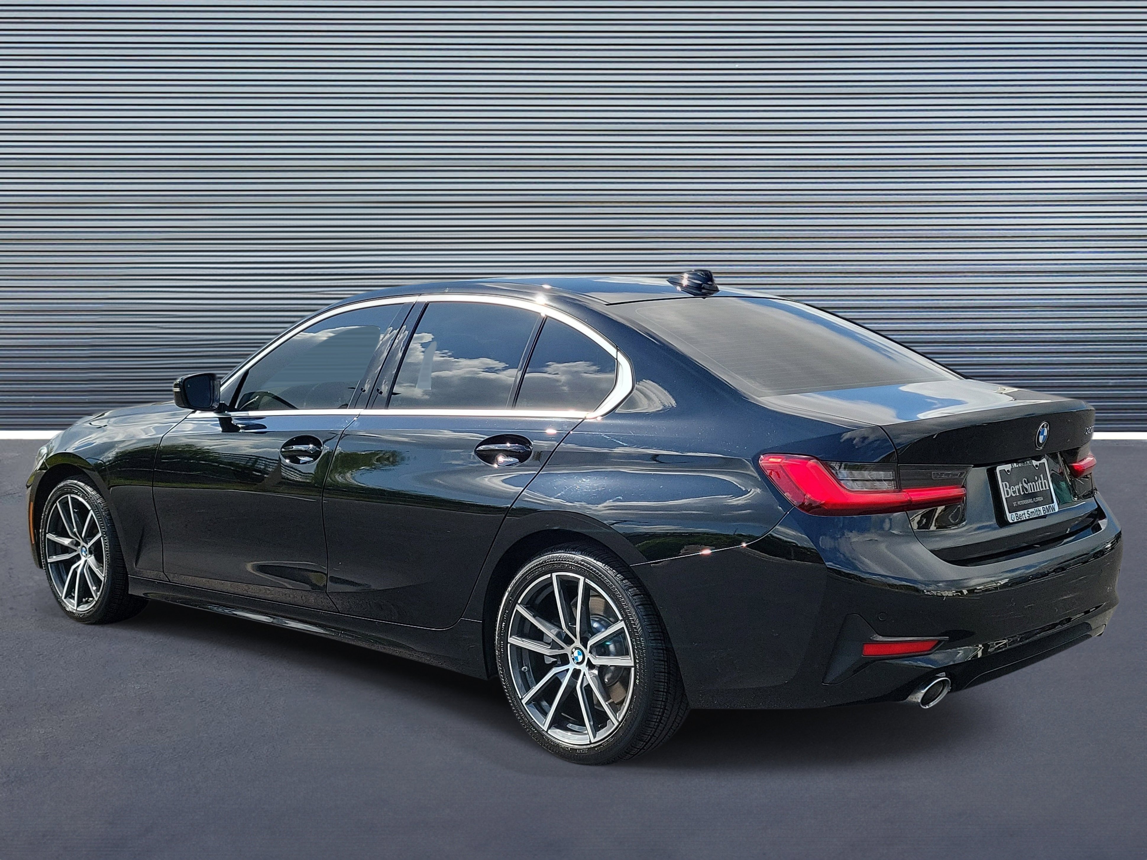 Used 2019 BMW 330i Sedan w/ Convenience Package RWD image 4