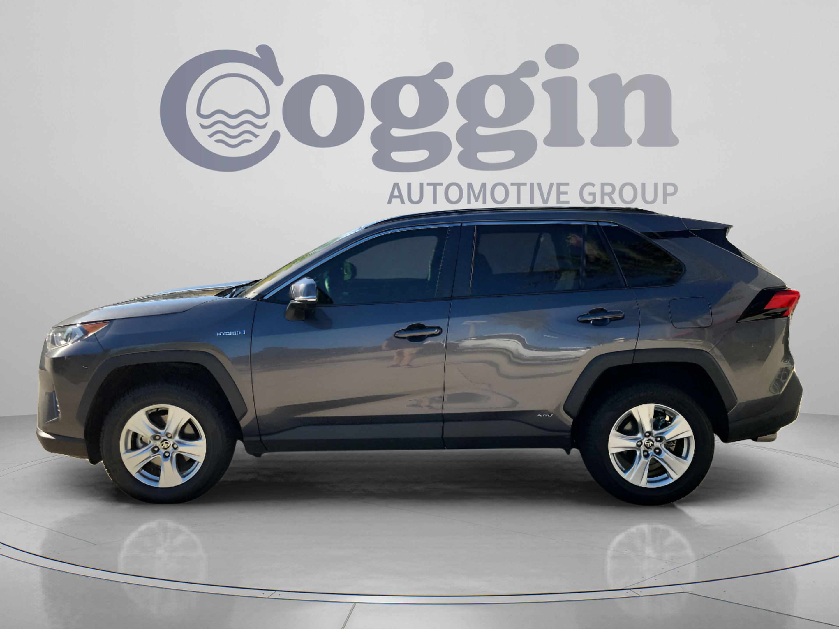 Used 2021 Toyota RAV4 XLE AWD/4WD image 2