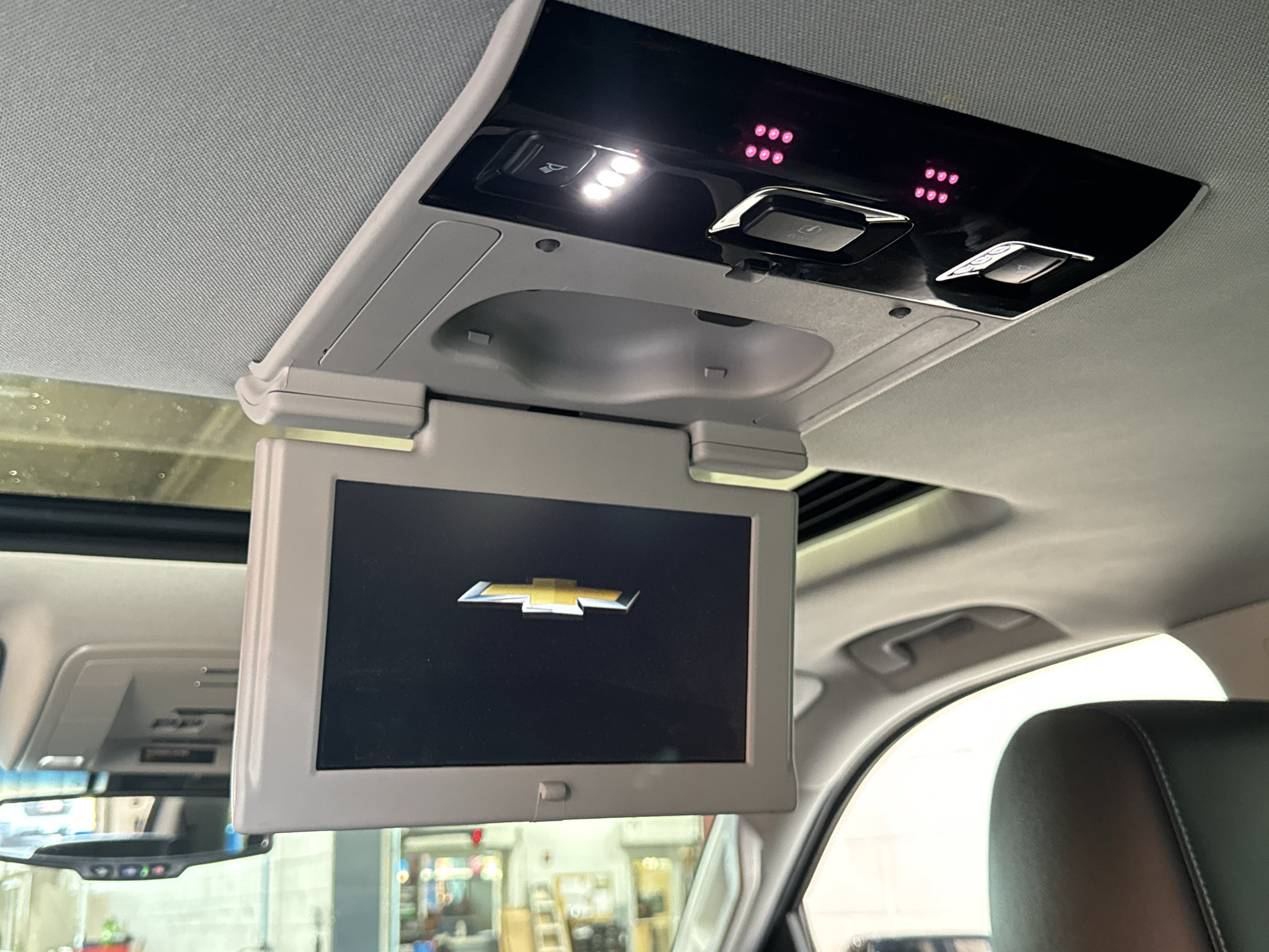 Used 2020 Chevrolet Suburban Premier AWD/4WD image 14