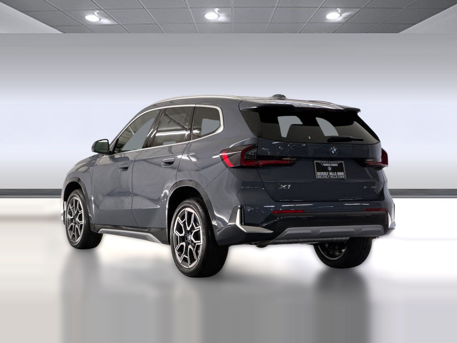 Used 2026 BMW X1 xDrive28i w/ Technology Package AWD/4WD image 3