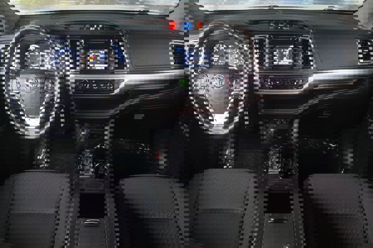 Used 2017 Toyota Highlander LE image 19